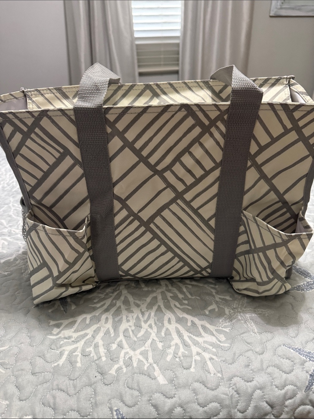 Thirty-one Neutral Geometric Utility Tote Bag -Gray and Cream